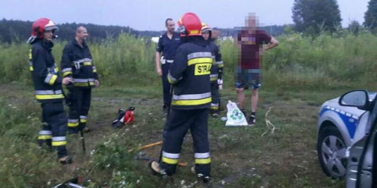 Uciekł na drzewo przed rozjuszonym dzikiem!