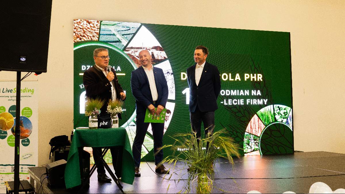 - Setna rocznica istnienia PHR to dla nas impuls do dalszego działania. Naszą siłą są ludzie - pracownicy, hodowcy i przede wszystkim rolnicy, którzy od lat wybierają nasze odmiany. To dzięki Wam możemy z optymizmem patrzeć w przyszłość - zaznaczał w trakcie jubileuszu wydarzenia Tomasz Dutkiewicz, prezes zarządu PHR.
