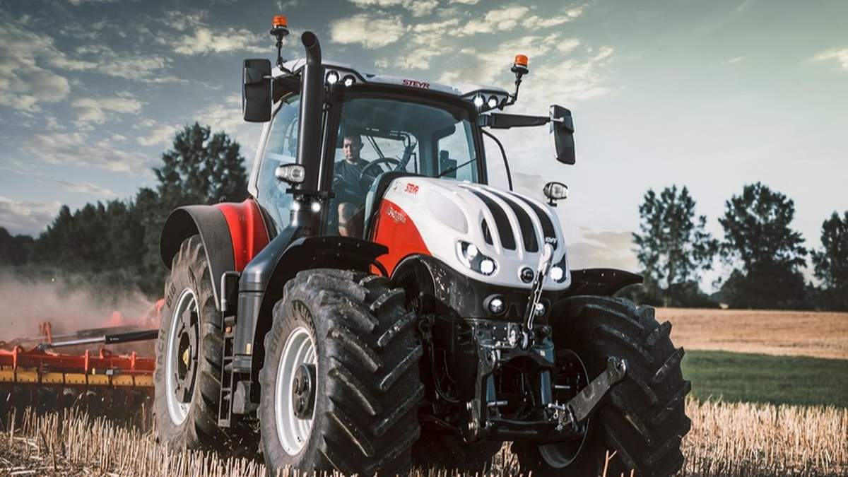 Nowe pakiety technologiczne dostosowane do wymagań klientów oraz zmiany w joysticku, które pozwalają na sterowanie zarówni przednim jak i tylnym zaczepem - to podstawowe zmiany w nowej odsłonie Steyr Terrus CVT.