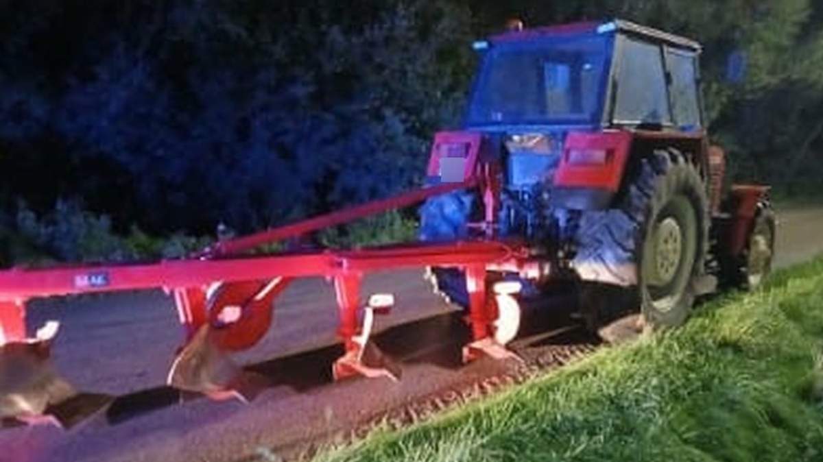 Pijany 36-latek jechał traktorem z podpiętym pługiem