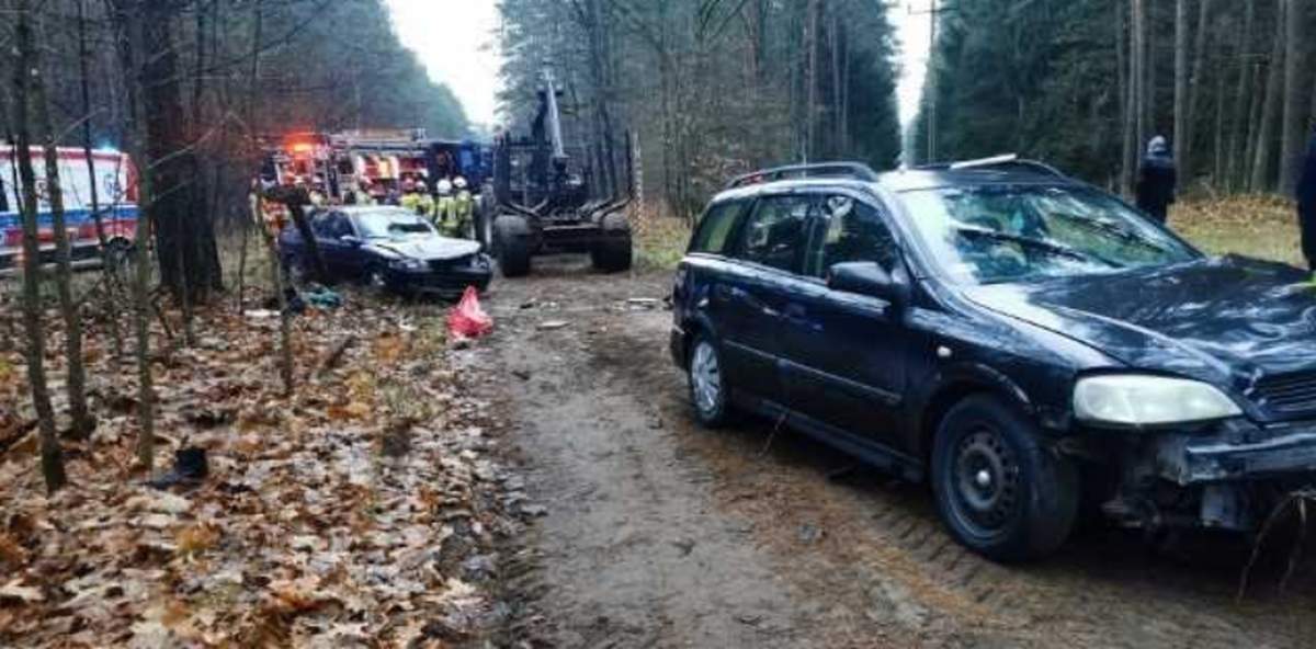 Osobówka wjechała w ciągnik. Dramat rozegrał się kilka minut później...