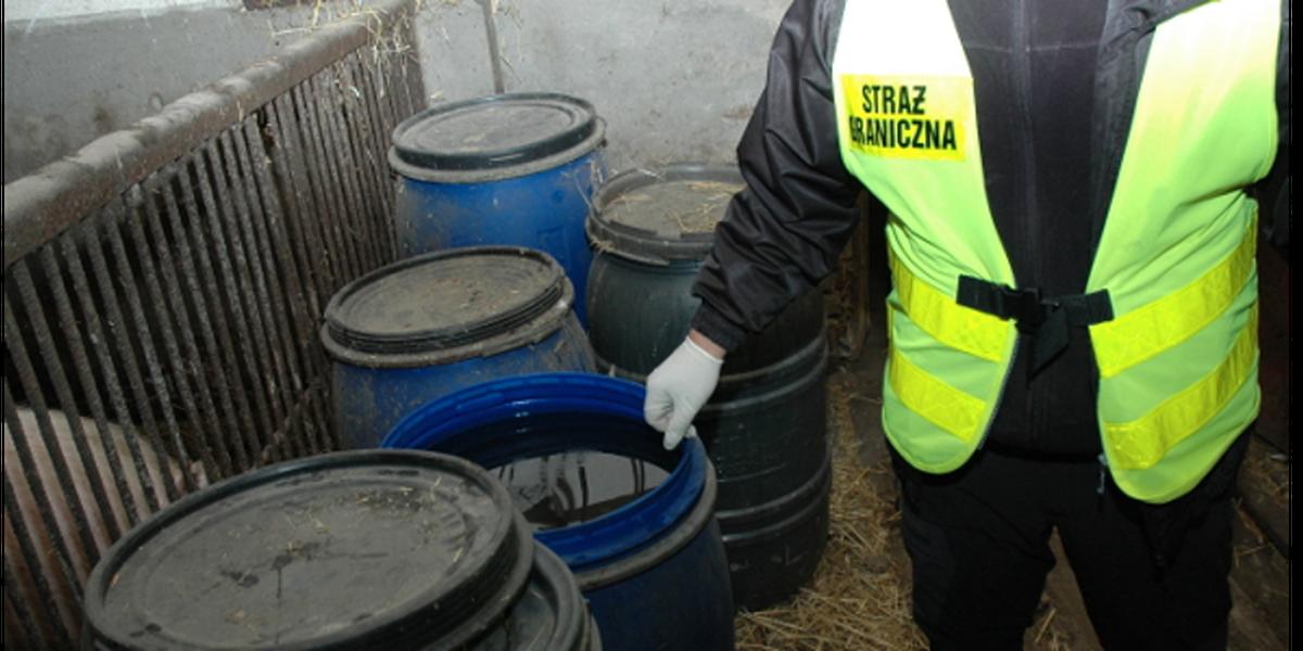 Rolnik trzymał nielegalny alkohol w chlewni