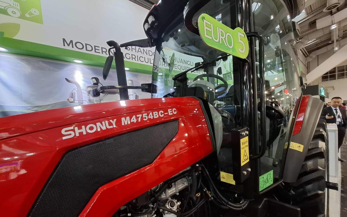 Model Shonly M4754BC-EC prezentowany był podczas targów Agritechnika na stoisku chińskiego producenta Shandong Shonly Modern Agricultural Equipment Co., LTD.