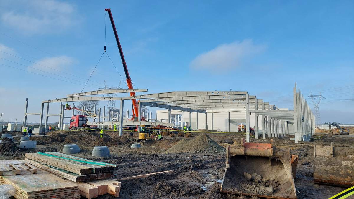 Największy kompleks handlowy owocowo-warzywny w Polsce znajduje się w podwarszawskich Broniszach.