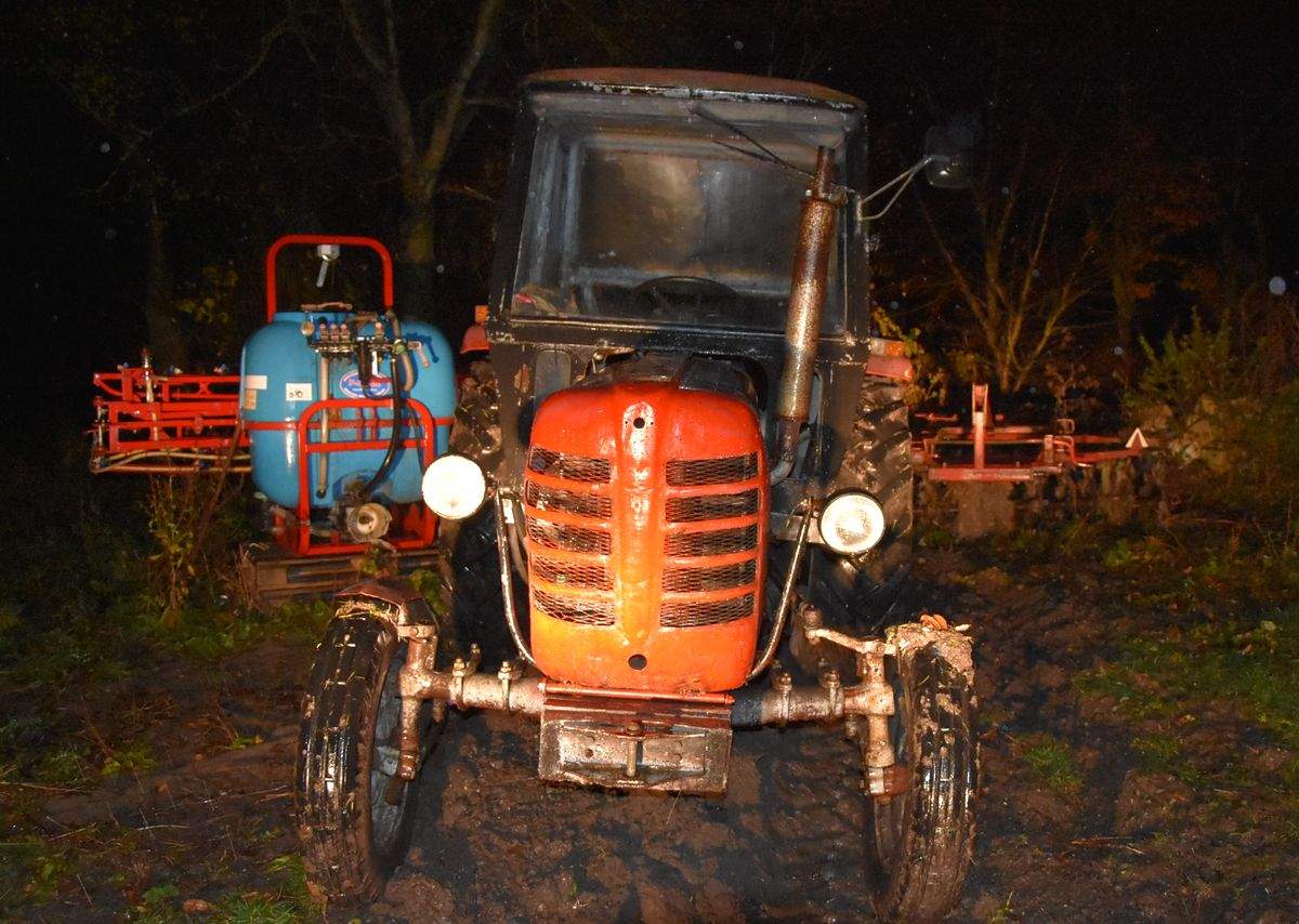 Rajd pijanego traktorzysty. Ciągnik skonfiskowali policjanci  