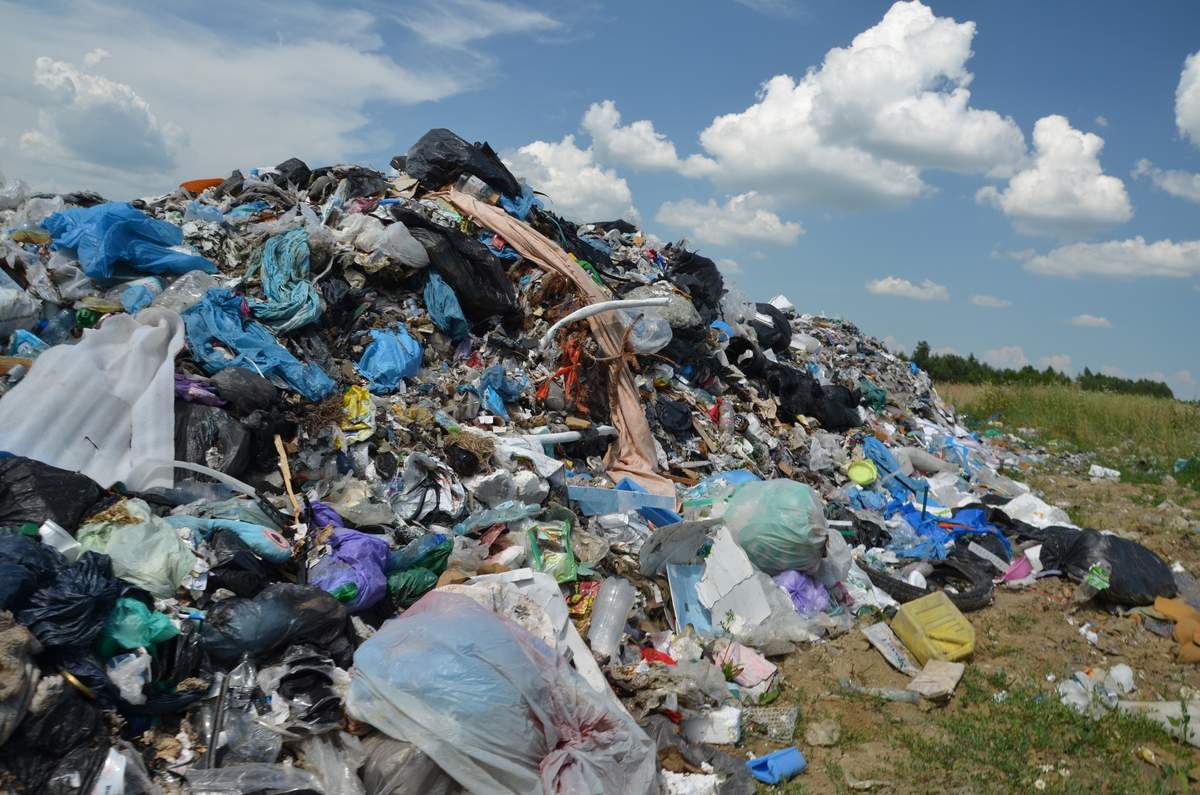 Angielscy rolnicy muszą płacić za wywóz odpadów, które zostały nielegalnie pozostawione na ich polach