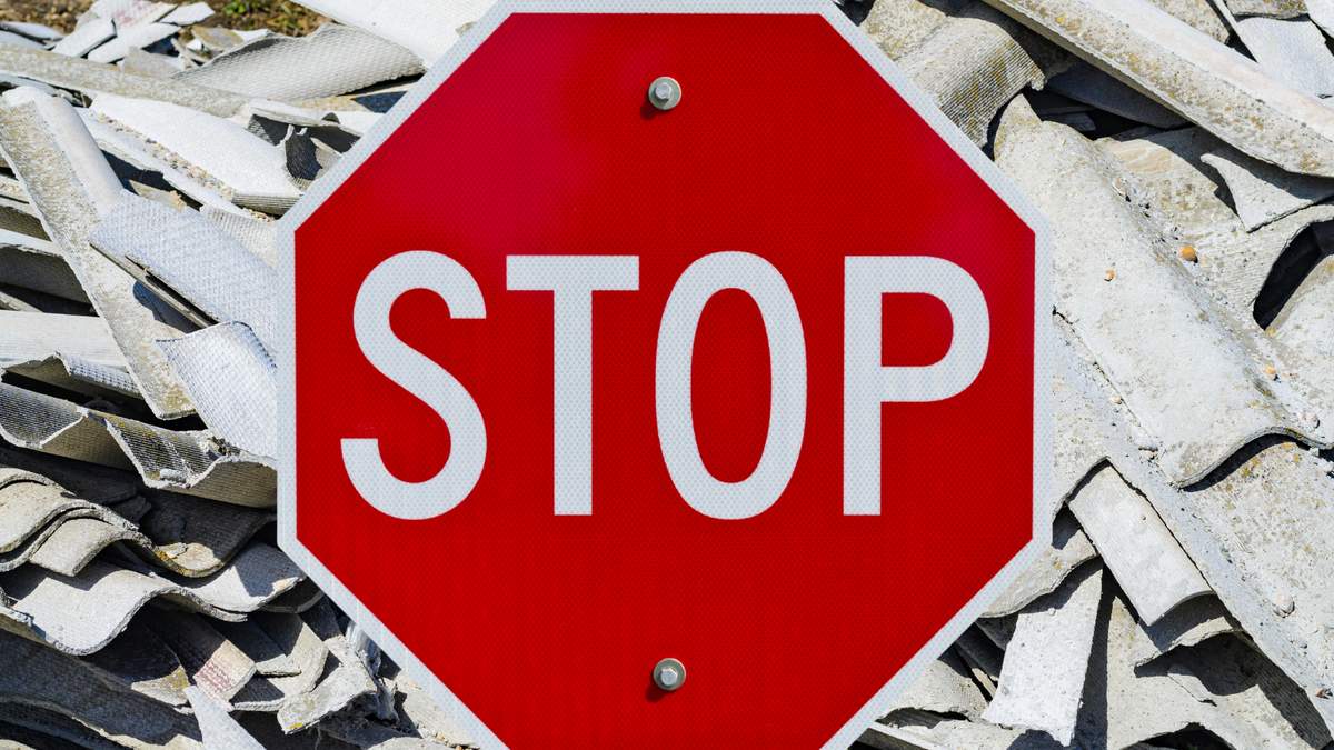 Do 31 stycznia 2026 roku właściciele posiadłości, którzy posiadają wyroby z azbestem, muszą zgłosić ten fakt do odpowiedniej rejonowo gminy. 