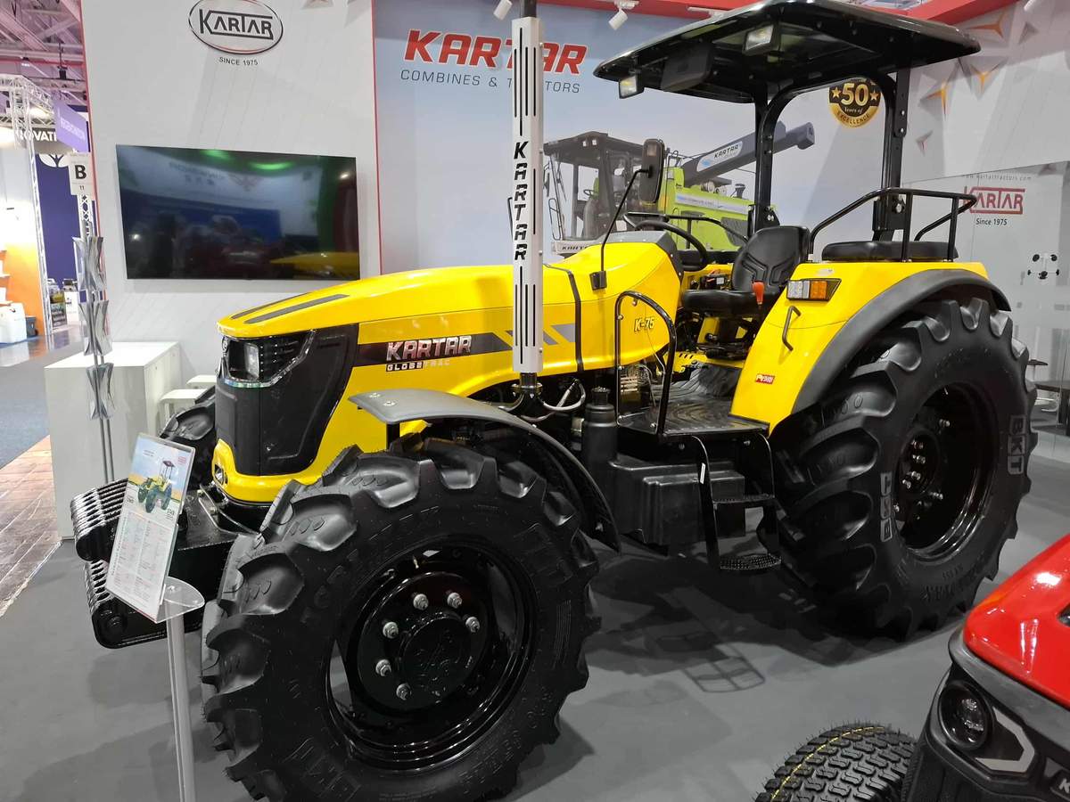 Kartar rodem z Indii w swoim kraju jest jednym z liderów w produkcji kombajnów zbożowych. Zdobyte przez dekady doświadczenie w budowie maszyn firma postanowiła wykorzystać wkraczając coraz bardziej śmiało na rynek ciągników rolniczych. Takie modele zaprezentowano podczas targów Agritechnika.