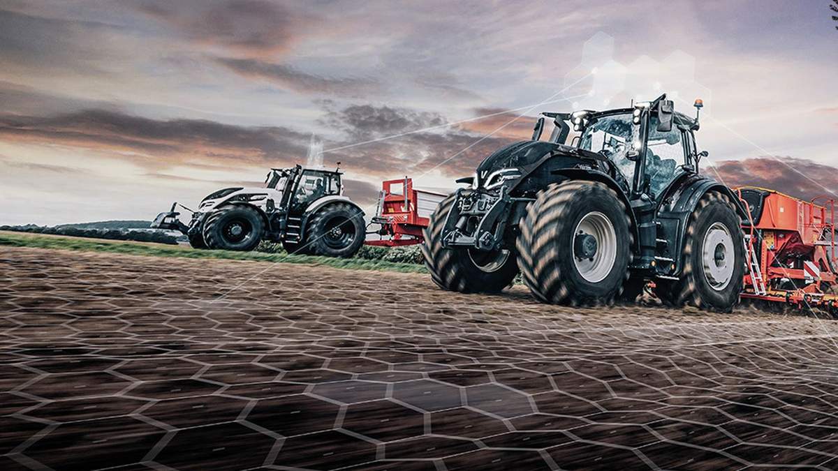 Valtra Coach Talking Tractor to innowacyjny koncept technologiczny fińskiego producenta, który w dużym skrócie jest  zaawansowanym systemem asystenta opartego na sztucznej inteligencji.