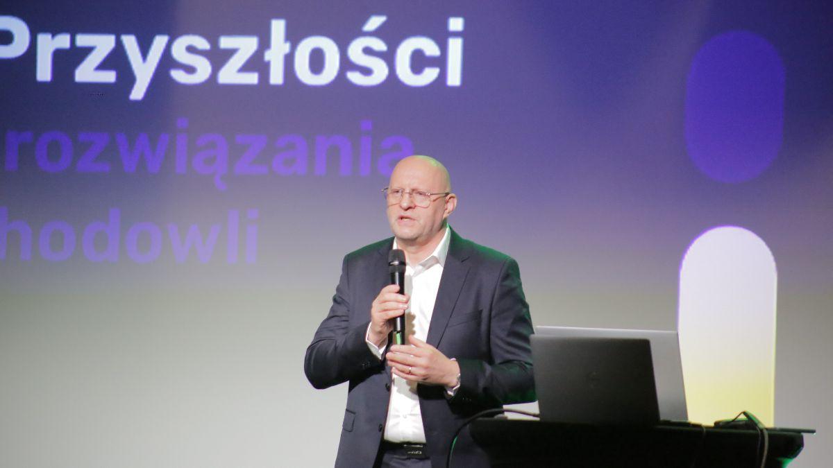 Konferencję rozpoczął dr Stanisław Niemyjski, który jest szefem polskiego oddziału firmy Axiom.