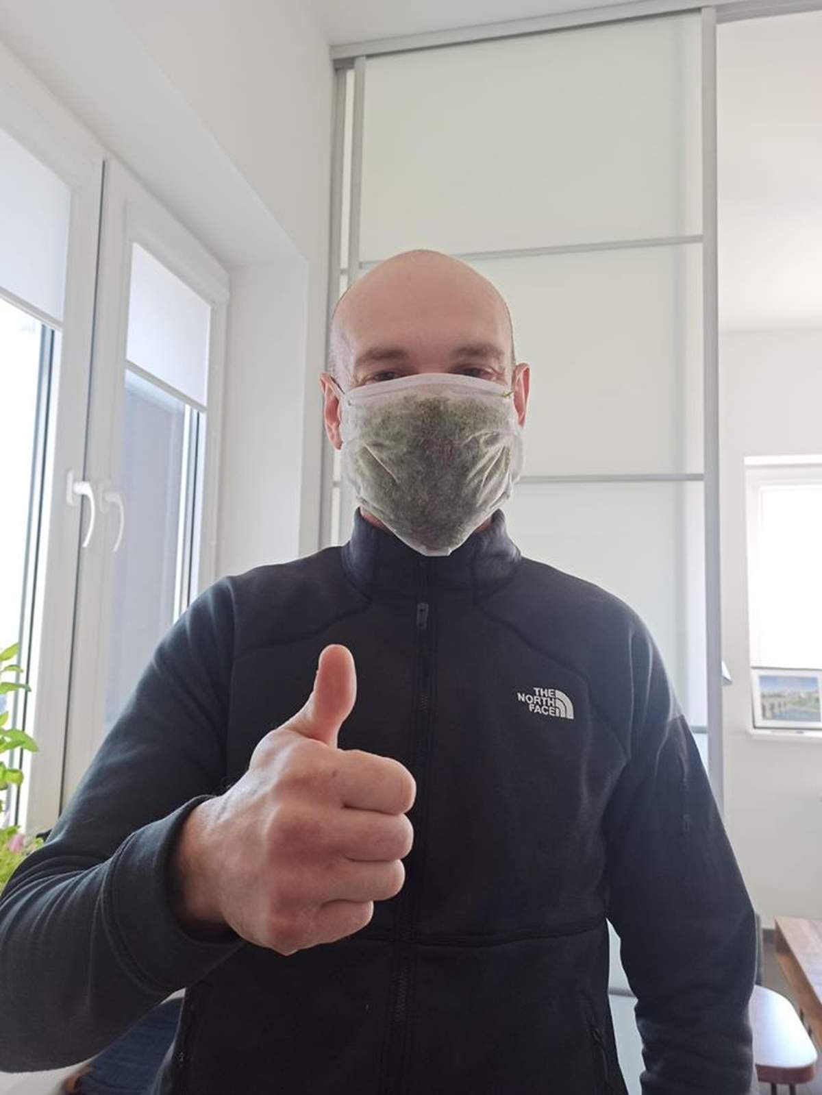 Koronawirus. Naukowcy z SGGW opracowali maskę z roślin
