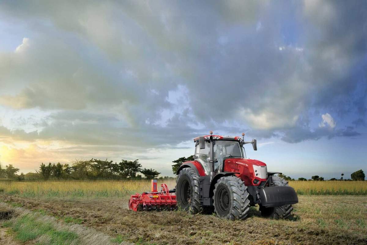 Model X8.634 VT-Drive, jest jednym z kandydatów w konkursie Ciągnik Roku 2026 podczas targów Agritechnika. To ogromna bestia, która pod maską skrywa 340 KM.
