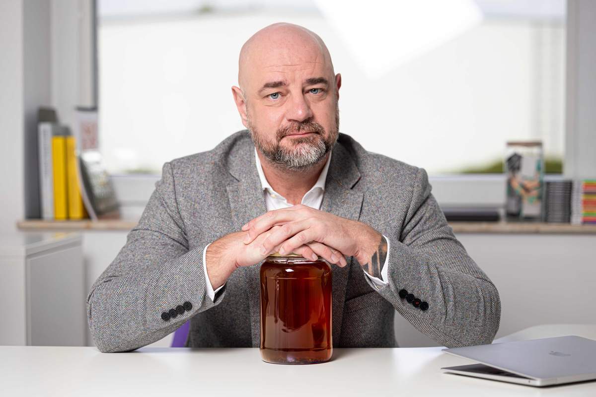 Import miodu jest realną koniecznością, a nie „zagrożeniem" - tłumaczy Przemysław Rujna z Polskiej Izby Miodu