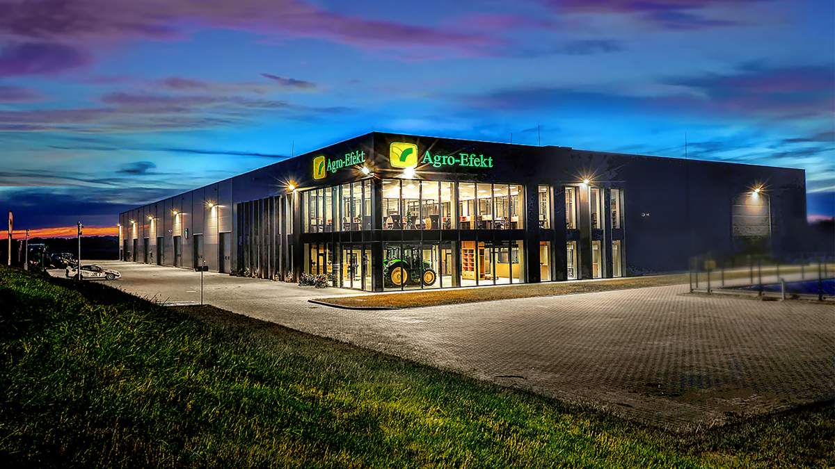 Agro-Efekt to najdłużej działający w Polsce autoryzowany dealer marki John Deere. W ostatnim czasie firma postawiła imponujący obiekt