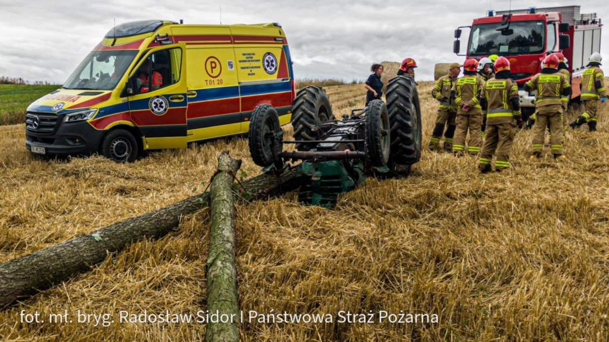  Śmiertelny wypadek. Mężczyzna przygnieciony przez ciągnik 