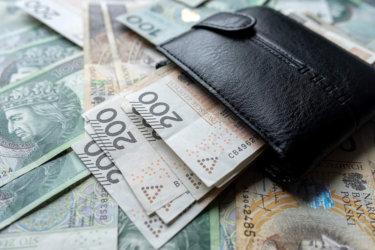 Dodatek kombatancki jest wypłacany razem z emeryturą lub rentą