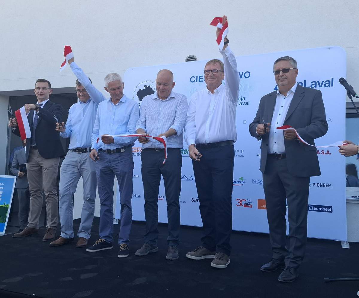 W gospodarstwie Fortune Cieszymowo otwarto największy na świecie system doju grupowego.