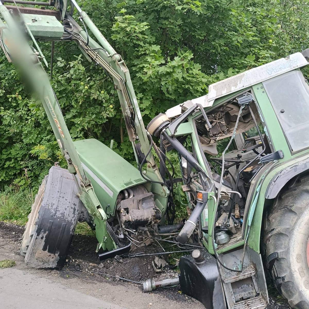 O włos od tragedii. Traktor rozpadł się na pół 