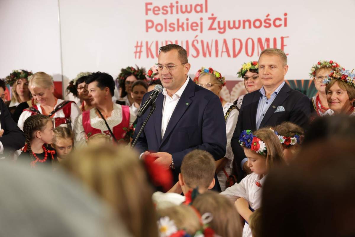 Minister rolnictwa Stefan Krajewski przy każdej możliwej okazji namawia do kupowania produktów oznaczonych logiem „Produkt Polski”.