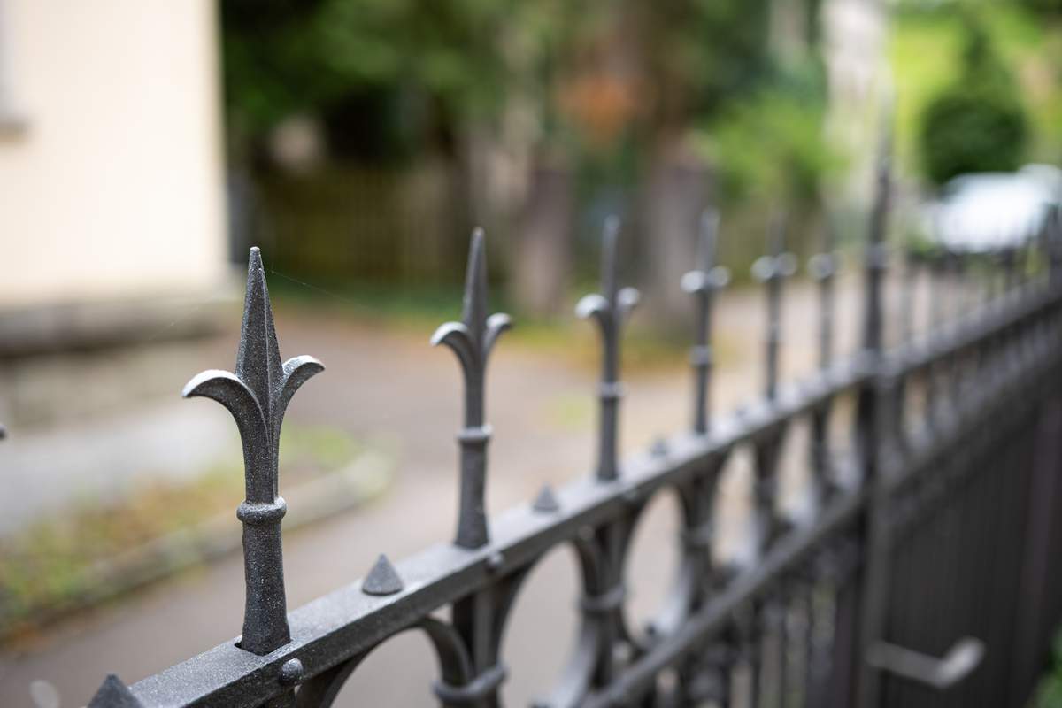 Od przyszłego roku nie będzie można stawiać ogrodzenia zakończonego ostrymi elementami