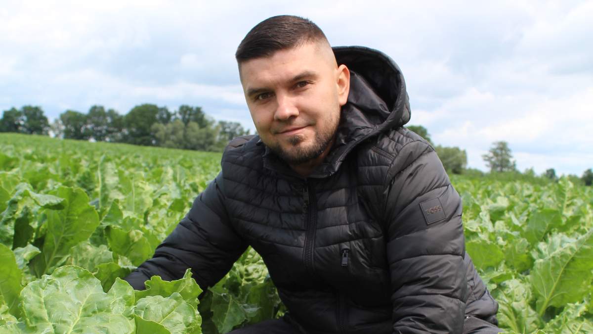 Paweł Boś specjalizuje się w uprawie buraka cukrowego