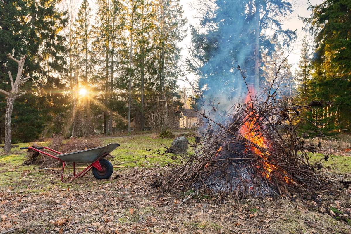 Ognisko na własnej posesji nie zawsze możliwe