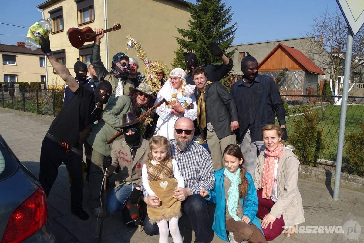 Tradycje wielkanocne. Przebierańcy, którzy niosą radość