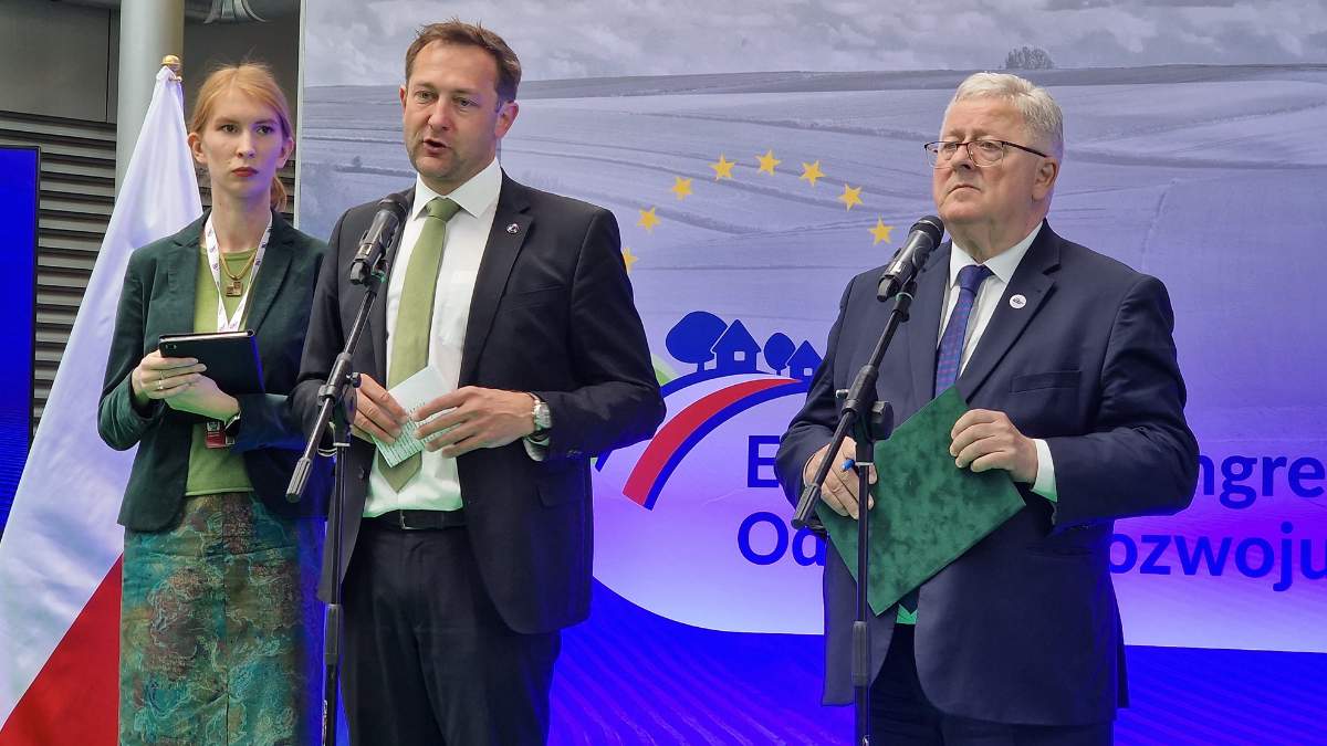 Christophe Hansen, unijny komisarz ds. rolnictwa oraz Czesław Siekierski, minister rolnictwa podczas Europejskiego Kongresu Odnowy i Rozwoju Wsi