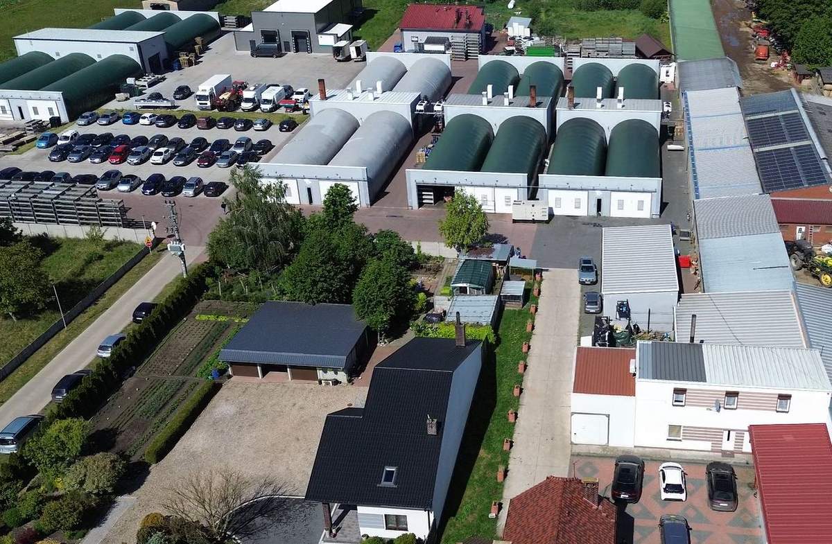 Gospodarstwo pana Tomasza stoi na kilku stabilnych filarach. Przede wszystkim jednak - na jednym  z najnowocześniejszych w Europie systemów produkcji pieczarki.