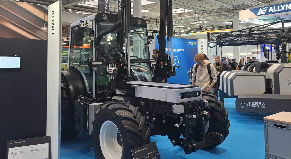 ONOX1 to ciągnik w pełni elektryczny. Spotkaliśmy go podczas tegorocznych targów Agritechnika.