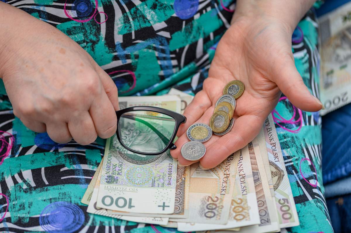 Kiedy przysługuje świadczenie pieniężne dla sołtysa i jak ubiegać się o dodatek?