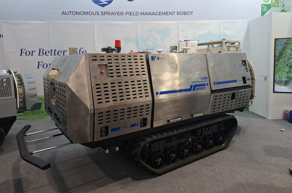 Wśród wielu prezentowanych w Hanowerze rolniczych robotów, sporą uwagę wzbudzał LJ Tech S1000, przeznaczony głównie do pracy w sadzie.