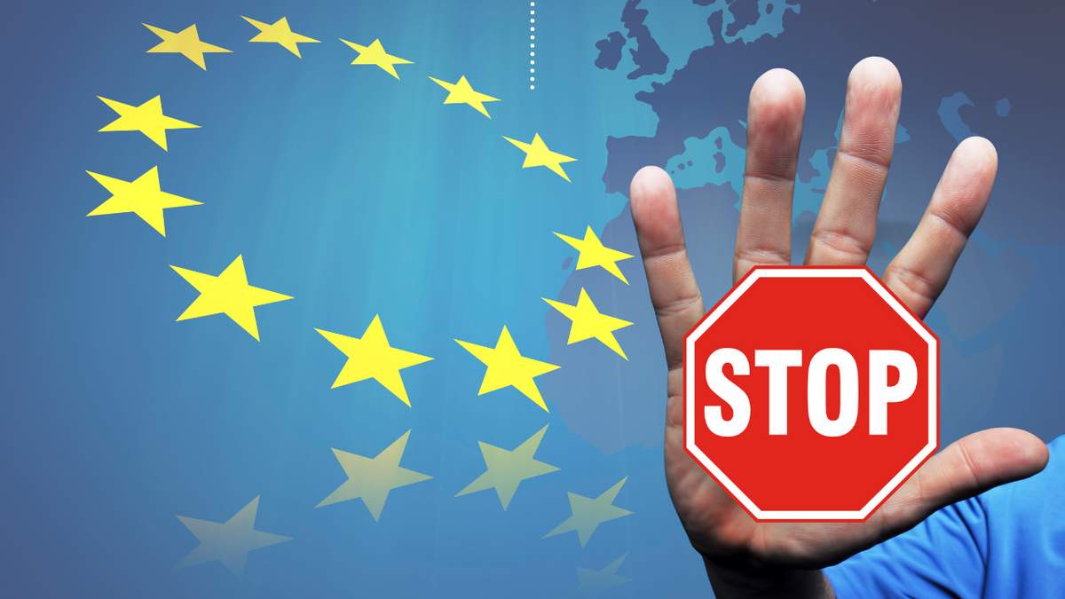 Komisja Europejska rozpoczęła konsultacje na temat przyszłości przepisów dotyczących dobrostanu zwierząt. W praktyce chodzi m.in. o zakaz chowu klatkowego.