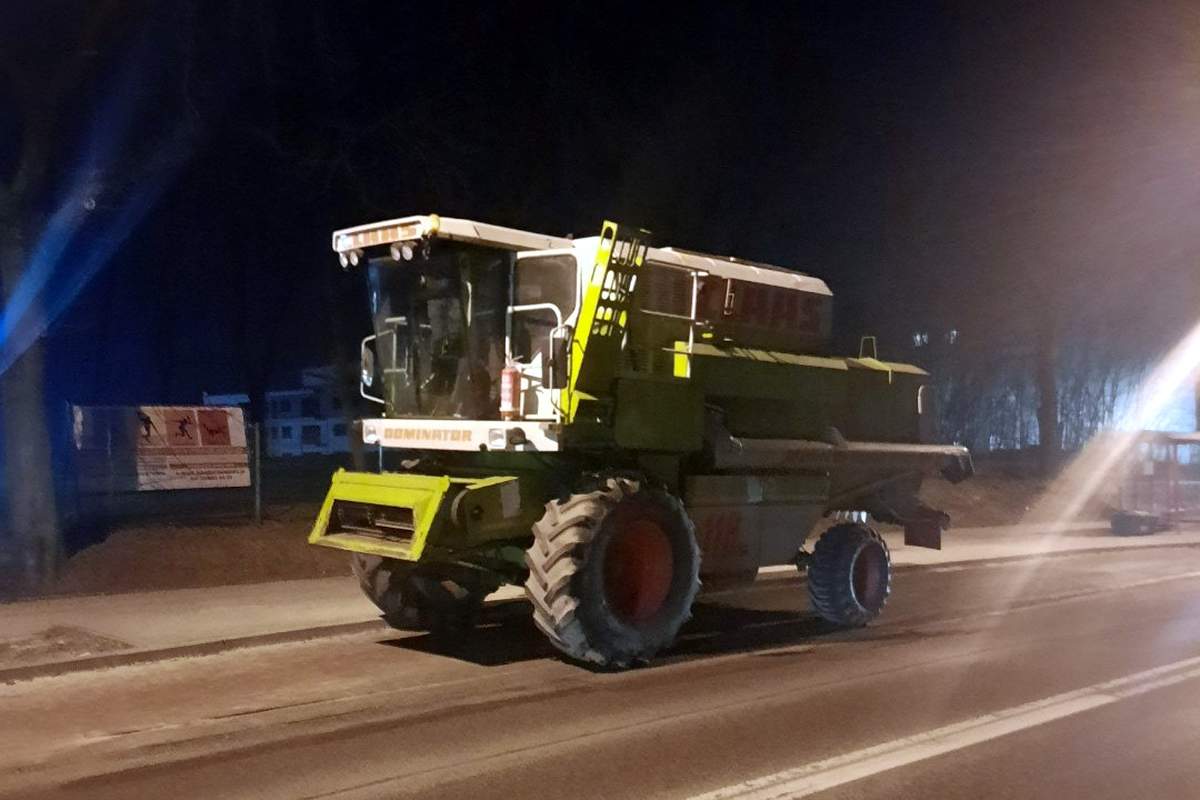 Kupił kombajn i jeździł nim po mieście. Był pijany