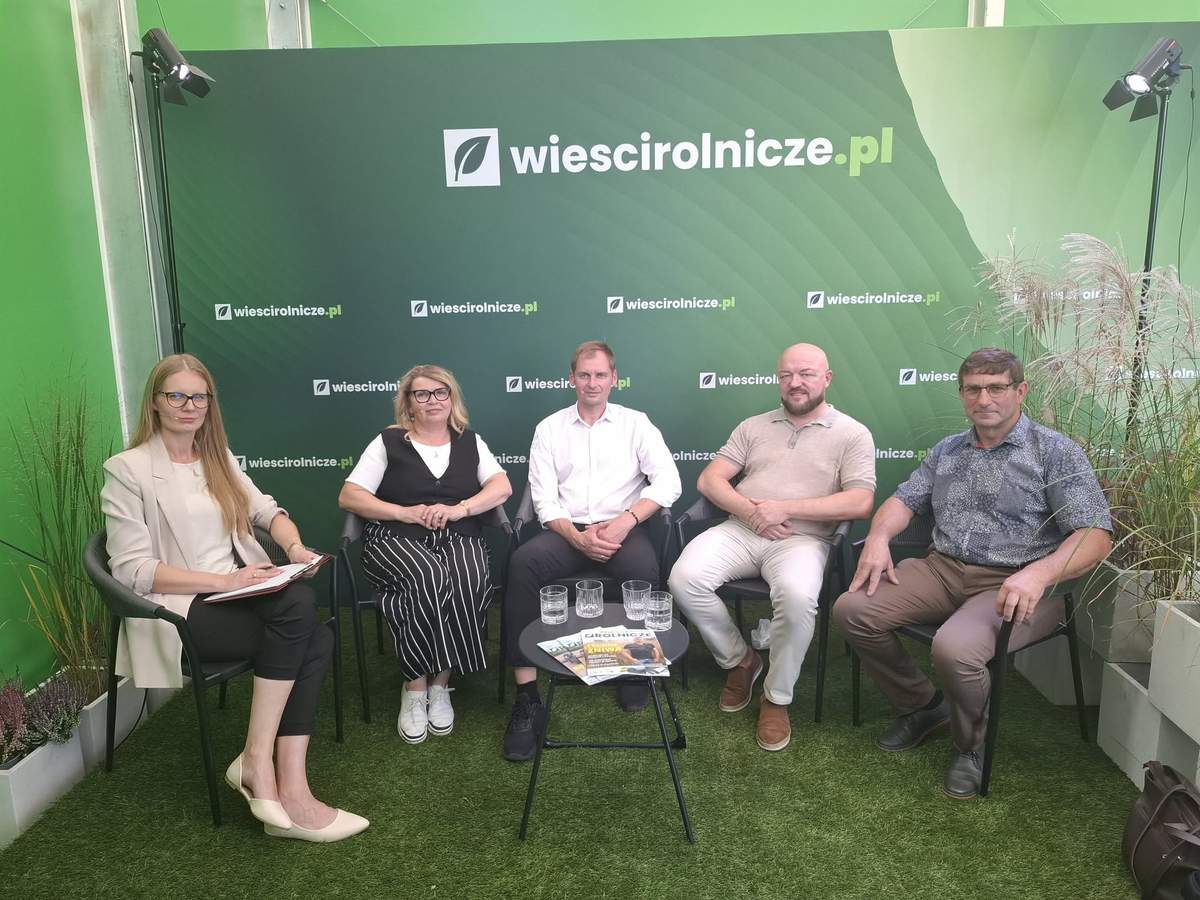 Uczestnicy debaty: Jolanta Nawrocka - członek zarządu Krajowej Rady Izb Rolniczych, Wojciech Styburski - prezes Agrointegracji, Adam Reimann - prezes Stowarzyszenia Rolników Towarowych Wspólna Rola, Leszek Simiński - rolnik ze Szczytnik Czerniejewskich