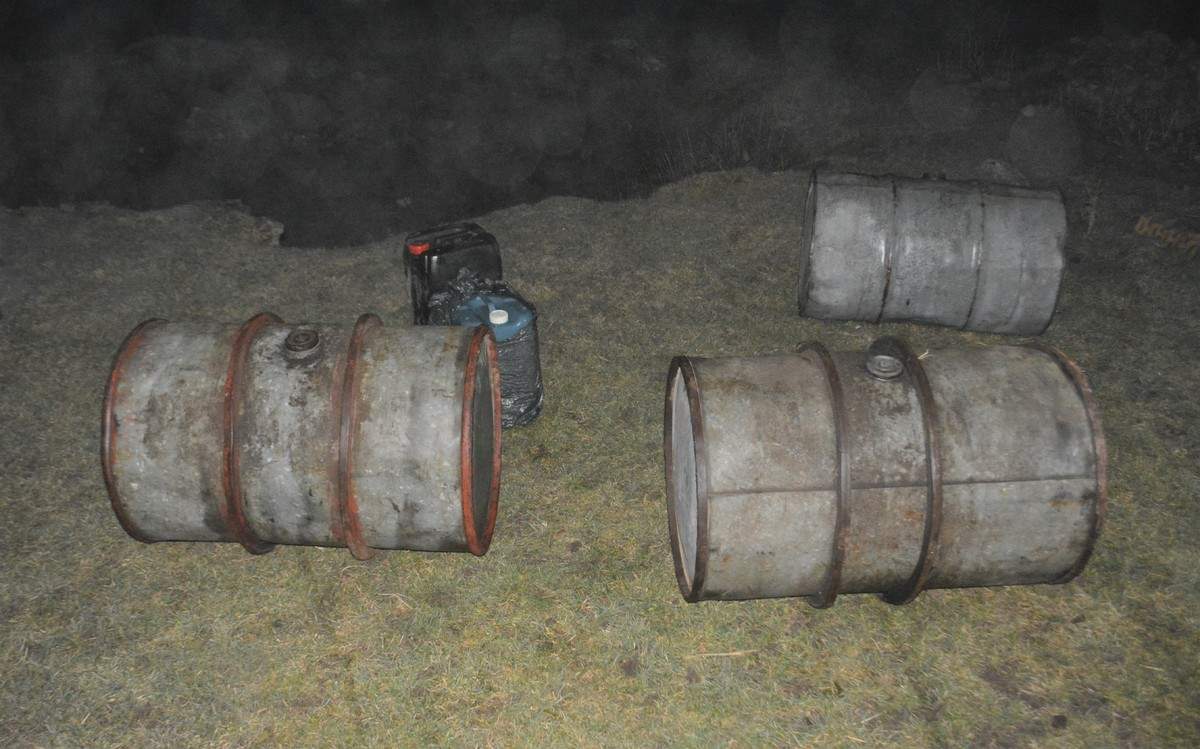 Ukradli 750 l ropy do sprzętu rolniczego. Potem postanowili zwrócić paliwo