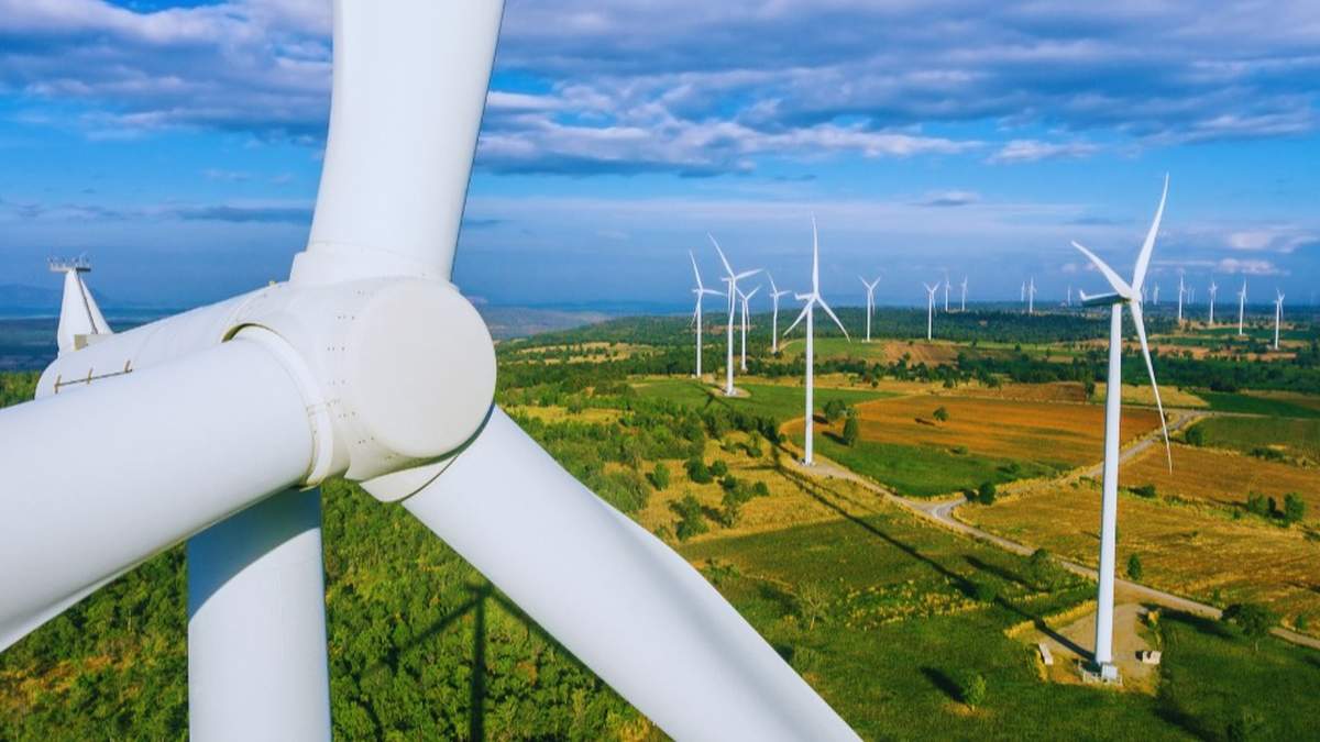 Liberalizacja zasad lokalizacji farm wiatrowych w Polsce jest już coraz bliżej. Na etapie prac nad projektem w Senacie, wprowadzono szereg poprawek.